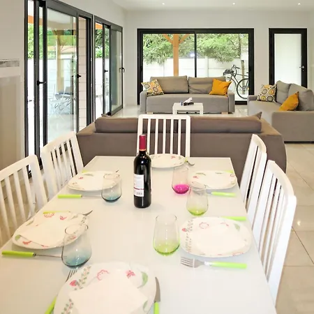 Holiday home Holiday Yara By Interhome *